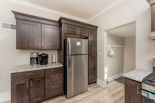 128 N Lake Ave Avenue, Sioux Falls, SD 57104