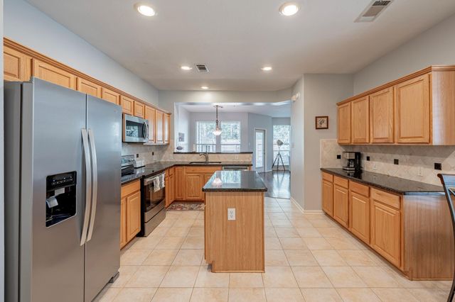 86 Wintergreen Trail, The Woodlands, TX 77382