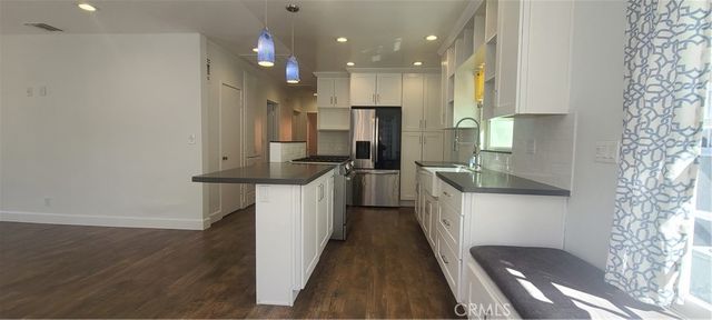 22054 Independencia, Woodland Hills, CA 91364