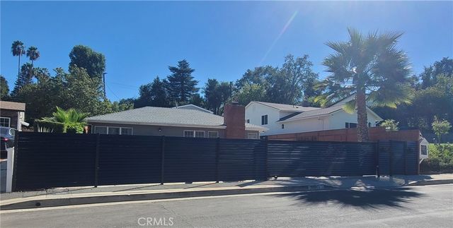 22054 Independencia, Woodland Hills, CA 91364