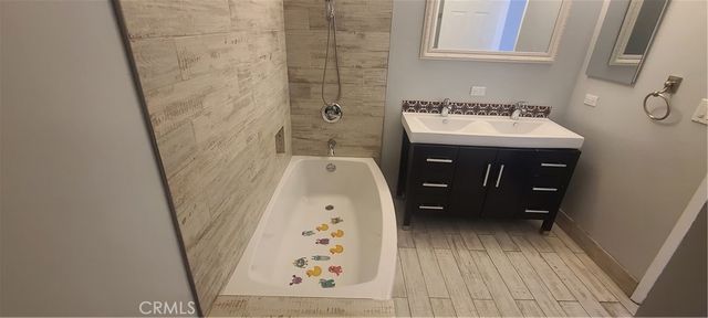 22054 Independencia, Woodland Hills, CA 91364