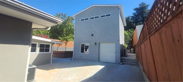 22054 Independencia, Woodland Hills, CA 91364