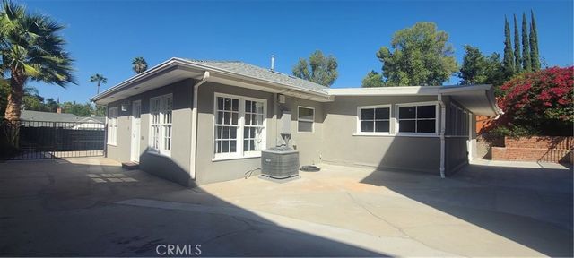 22054 Independencia, Woodland Hills, CA 91364