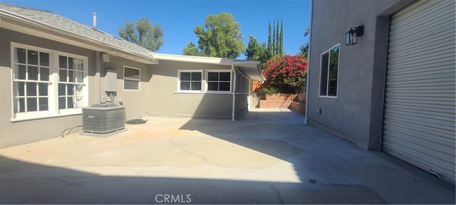 22054 Independencia, Woodland Hills, CA 91364