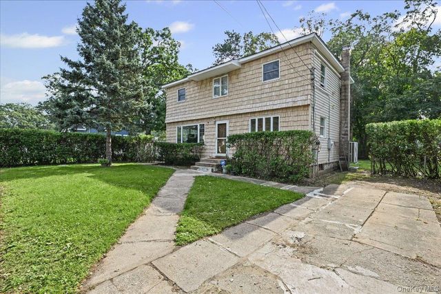 132 Commonwealth Drive, Wyandanch, NY 11798