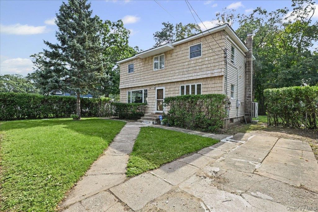 132 Commonwealth Drive, Wyandanch, NY 11798 — photo 2