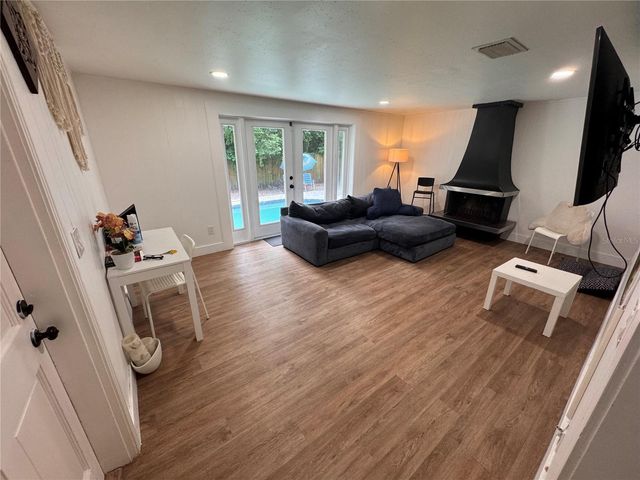 309 DEER PARK AVENUE, Tampa, FL 33617