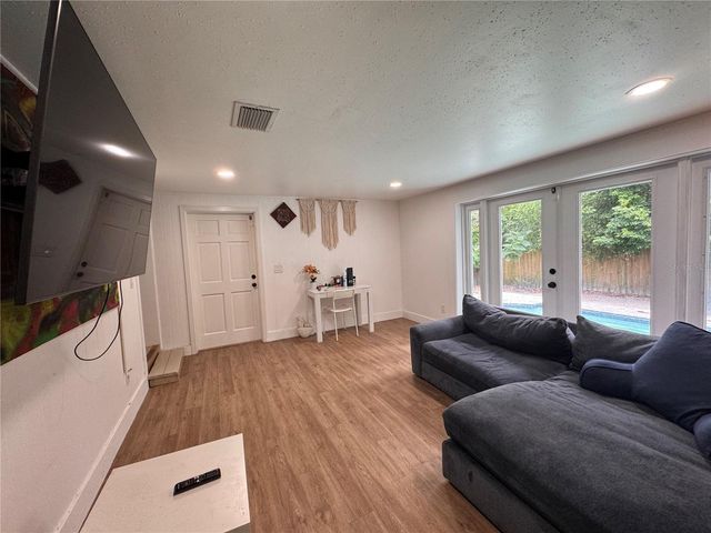 309 DEER PARK AVENUE, Tampa, FL 33617