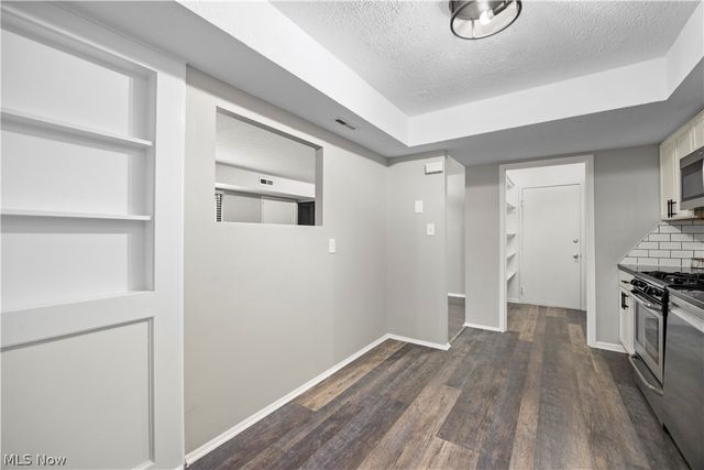 26705 Lake Of The Falls Boulevard, Olmsted Falls, OH 44138