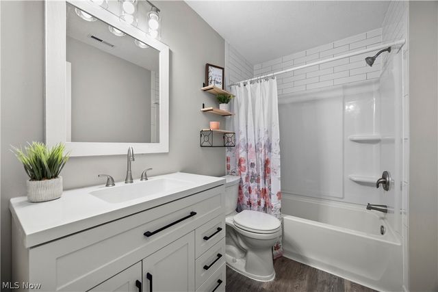 26705 Lake Of The Falls Boulevard, Olmsted Falls, OH 44138