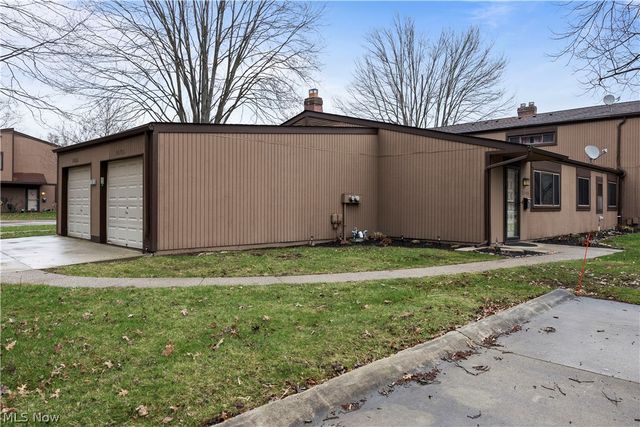 26705 Lake Of The Falls Boulevard, Olmsted Falls, OH 44138