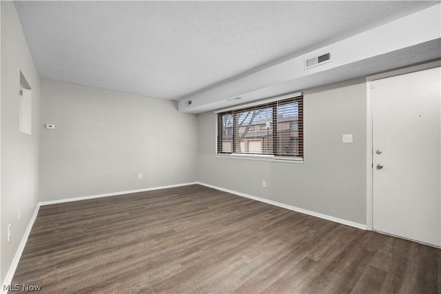 26705 Lake Of The Falls Boulevard, Olmsted Falls, OH 44138