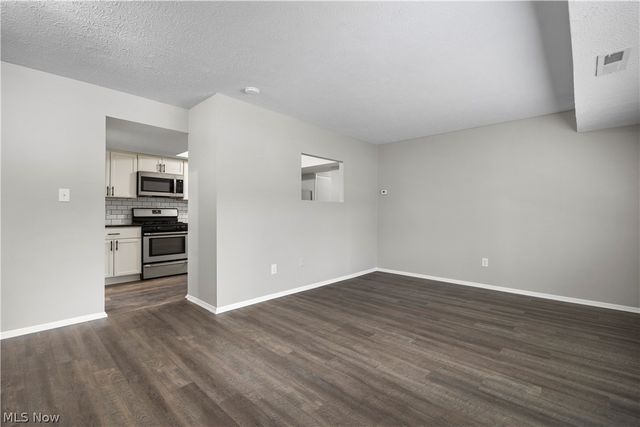 26705 Lake Of The Falls Boulevard, Olmsted Falls, OH 44138