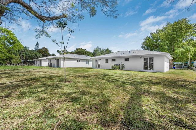 933 NW 50th St, Miami, FL 33127