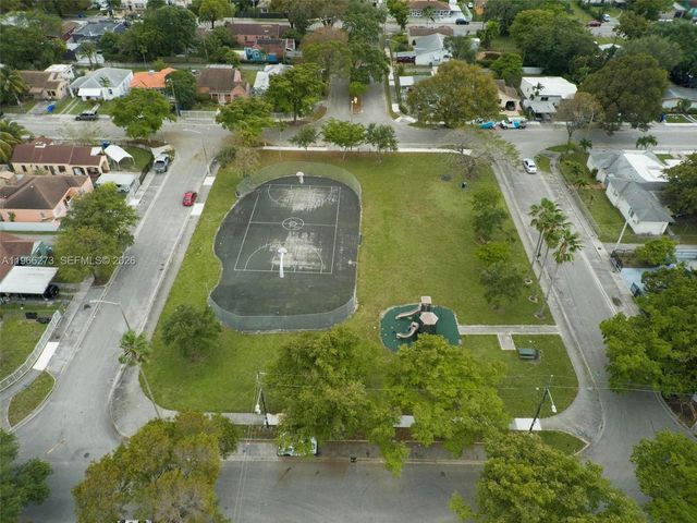 933 NW 50th St, Miami, FL 33127