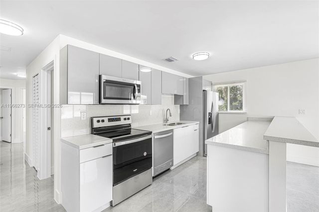 933 NW 50th St, Miami, FL 33127