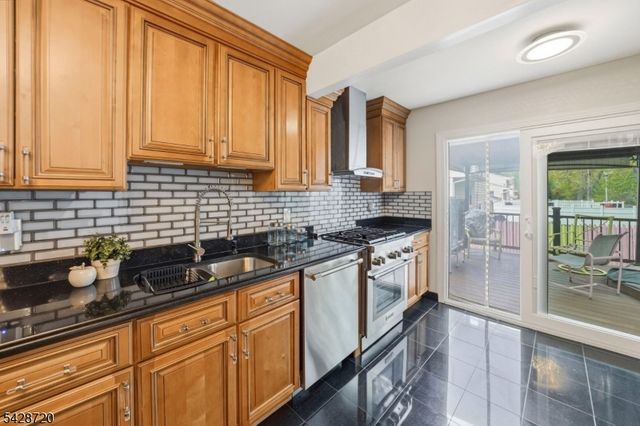 1351 Suwanee Dr, North Brunswick Twp., NJ 08902