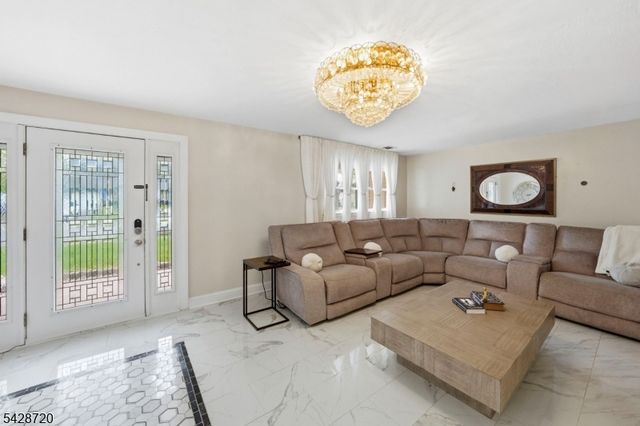 1351 Suwanee Dr, North Brunswick Twp., NJ 08902