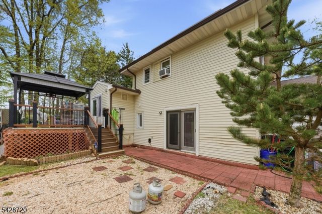 1351 Suwanee Dr, North Brunswick Twp., NJ 08902