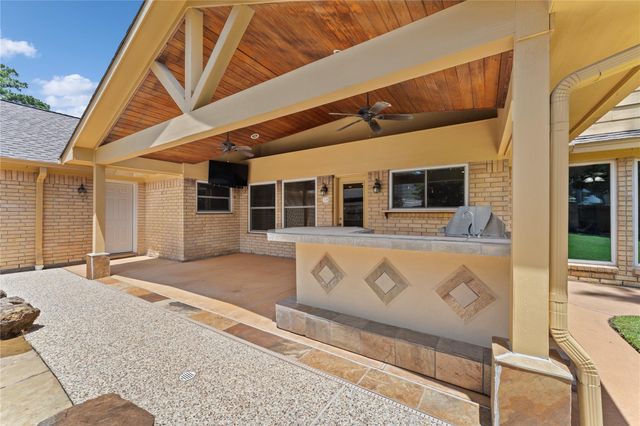6735 Gentle Bend Drive, Houston, TX 77069