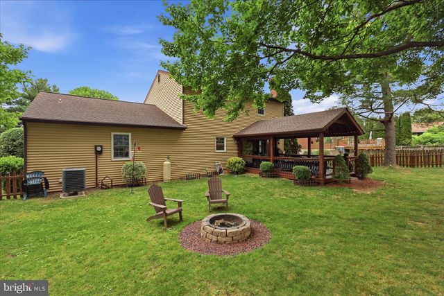 1282 WINCHESTER DR, Lancaster, PA 17601