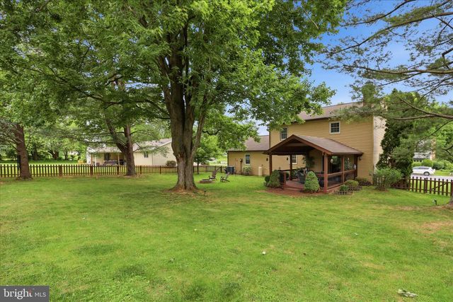 1282 WINCHESTER DR, Lancaster, PA 17601