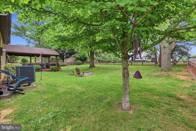 1282 WINCHESTER DR, Lancaster, PA 17601