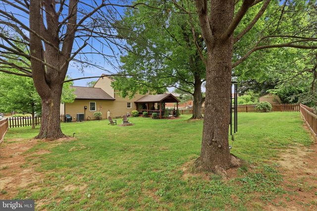 1282 WINCHESTER DR, Lancaster, PA 17601