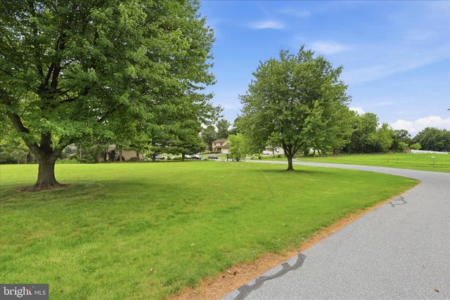 1282 WINCHESTER DR, Lancaster, PA 17601