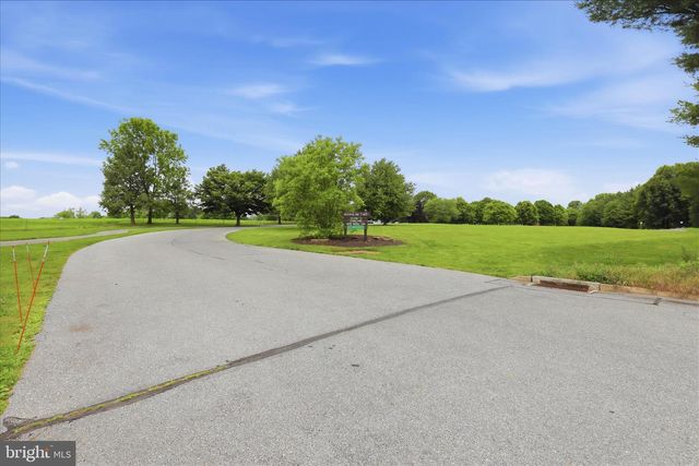 1282 WINCHESTER DR, Lancaster, PA 17601