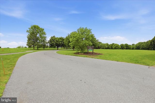 1282 WINCHESTER DR, Lancaster, PA 17601