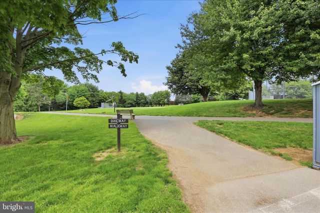 1282 WINCHESTER DR, Lancaster, PA 17601