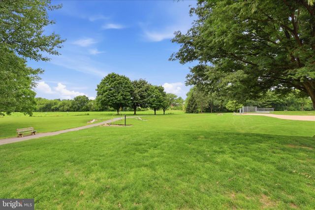 1282 WINCHESTER DR, Lancaster, PA 17601