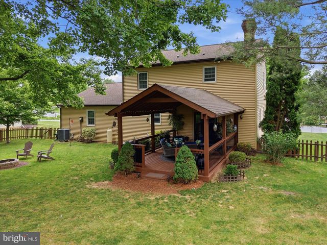 1282 WINCHESTER DR, Lancaster, PA 17601