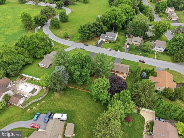 1282 WINCHESTER DR, Lancaster, PA 17601