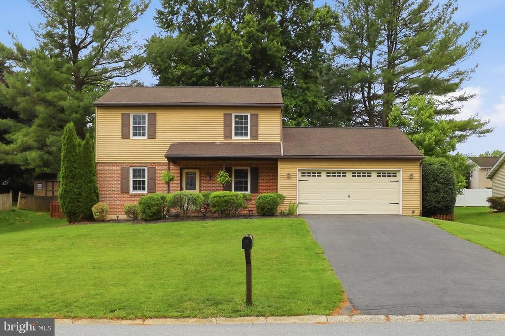 1282 WINCHESTER DR, Lancaster, PA 17601