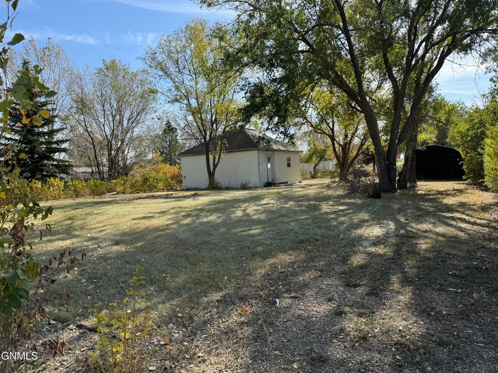 428 2nd Avenue SE, Arnegard, ND 58835 photo 4