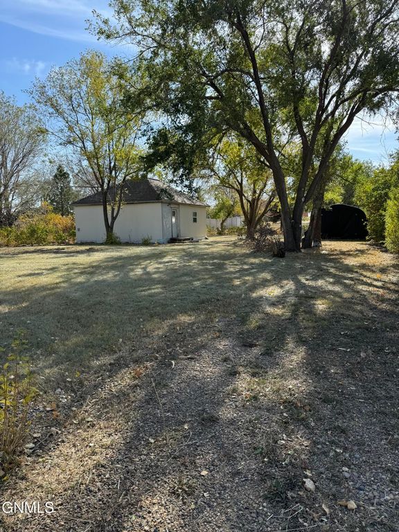 428 2nd Avenue SE, Arnegard, ND 58835 photo 5
