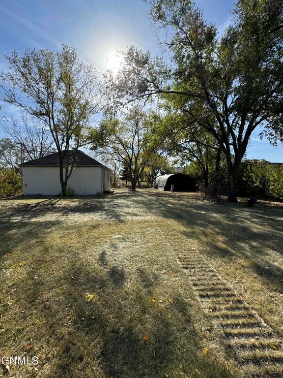 428 2nd Avenue SE, Arnegard, ND 58835 photo 6