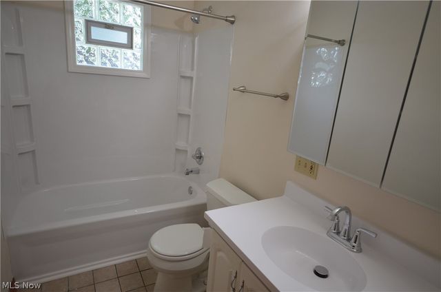 2910 Farmdale Road, Akron, OH 44312