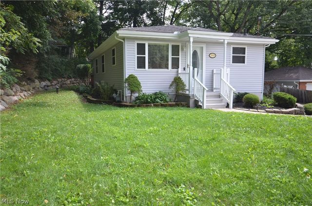 2910 Farmdale Road, Akron, OH 44312