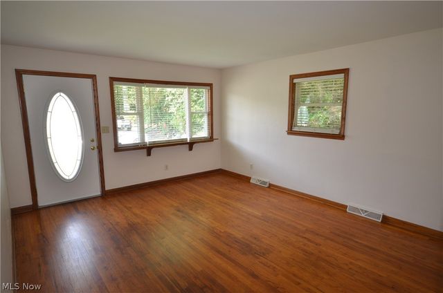 2910 Farmdale Road, Akron, OH 44312