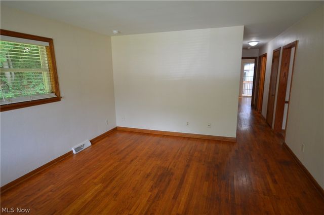 2910 Farmdale Road, Akron, OH 44312