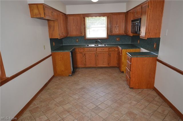 2910 Farmdale Road, Akron, OH 44312