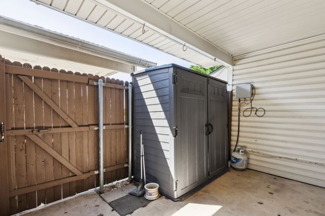 724 Creekwood Court, Lewisville, TX 75067