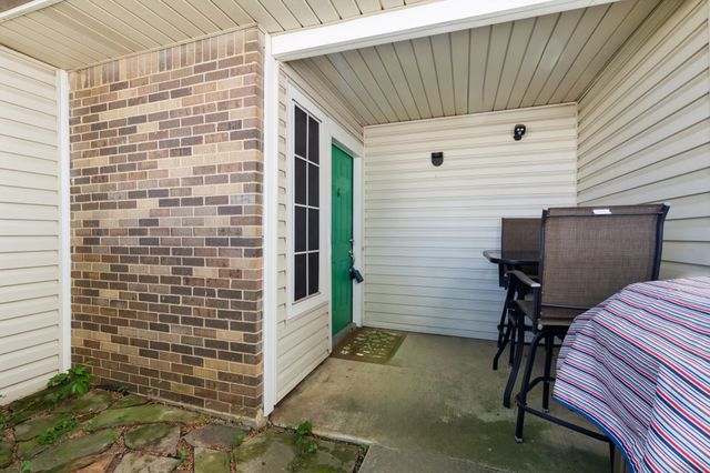724 Creekwood Court, Lewisville, TX 75067