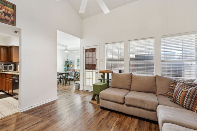 724 Creekwood Court, Lewisville, TX 75067