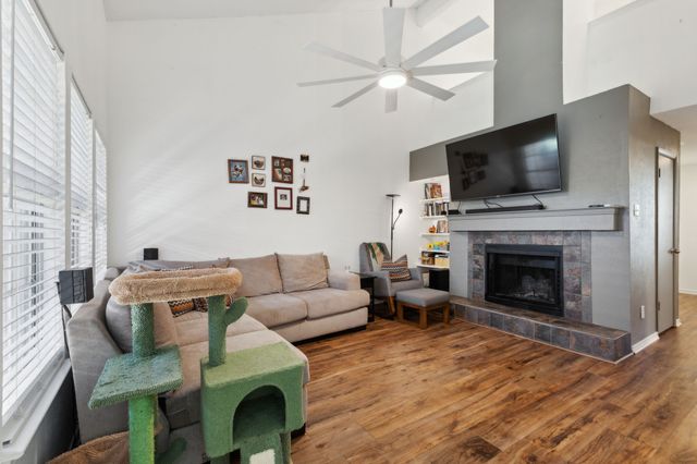 724 Creekwood Court, Lewisville, TX 75067