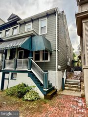 1533 W MARKET ST, Pottsville, PA 17901