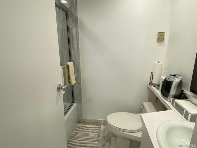 10 Canterbury Road 2D, Great Neck, NY 11021